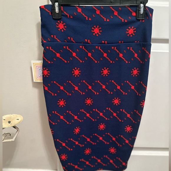 New with tags, Lularoe Cassie Skirt Size Small. - Picture 2 of 2